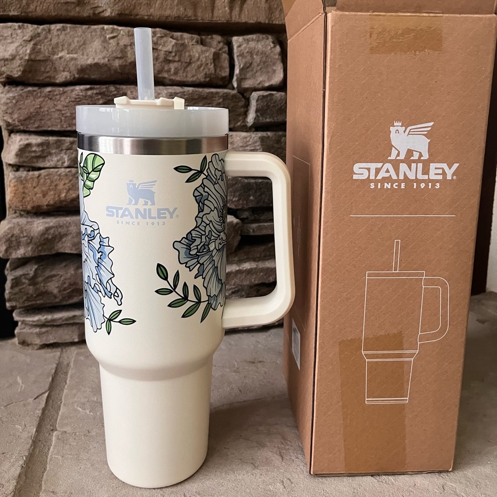Stanley Adventure Quencher - Limited edition - Cream Floral- 40oz. Brand new.